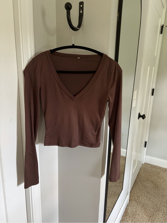 Tops - Long-Sleeve Deep V-Neck Cotton Crop Top in Chocolate Brown
